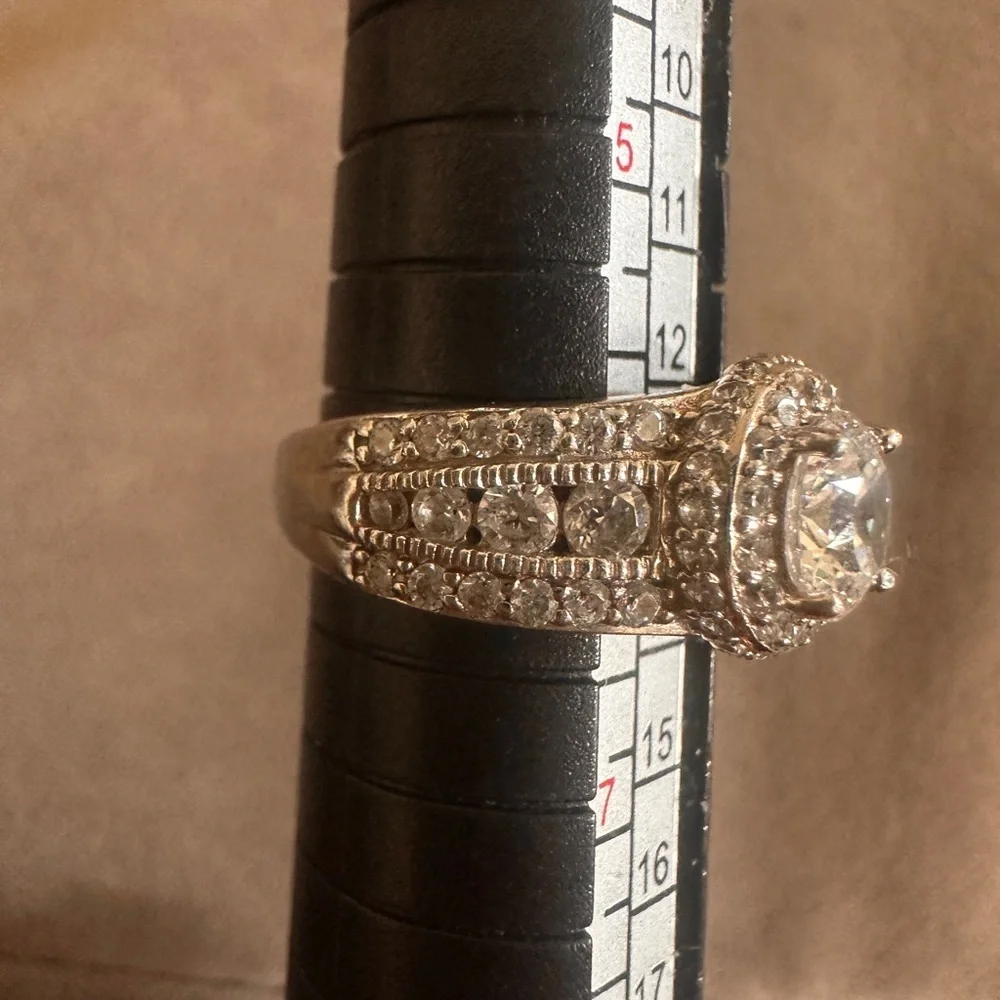 Elegant Silver CZ Woman’s Ring Perfect Travel or Vacation Size 6 Low Setting - Picture 9 of 12